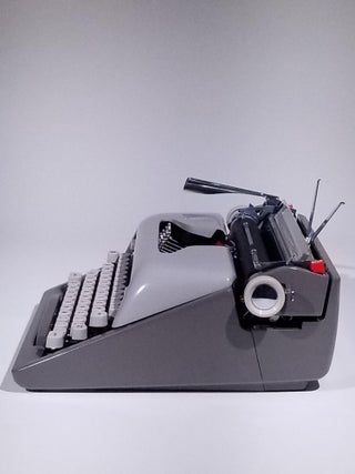 1959 Royal Futura 800 Manual Typewriter
